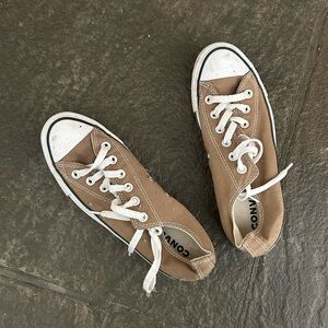 Low top converse sneakers